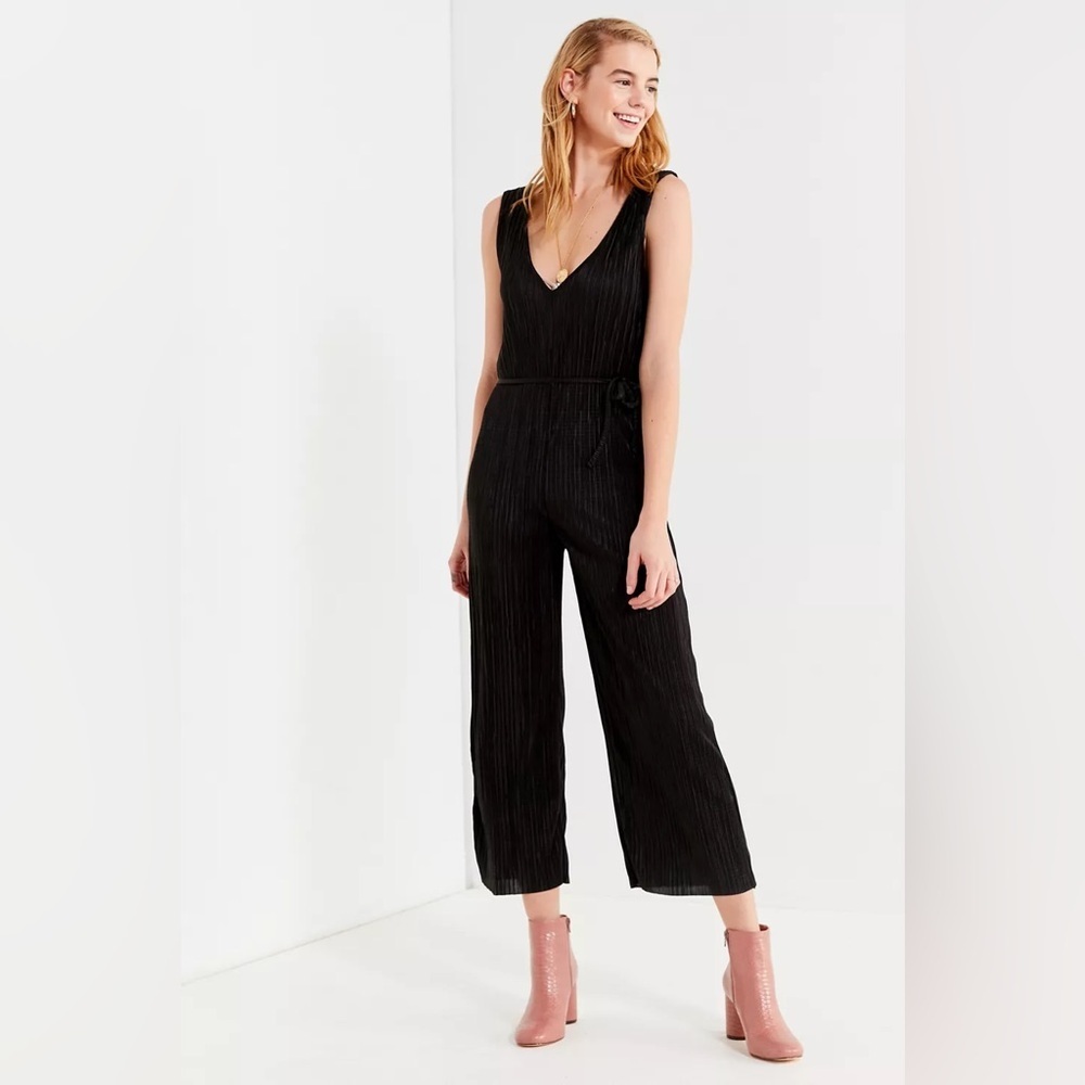 Urban Outfitters Plisse Plunging Shapeless Jumpsuit | Small | Black